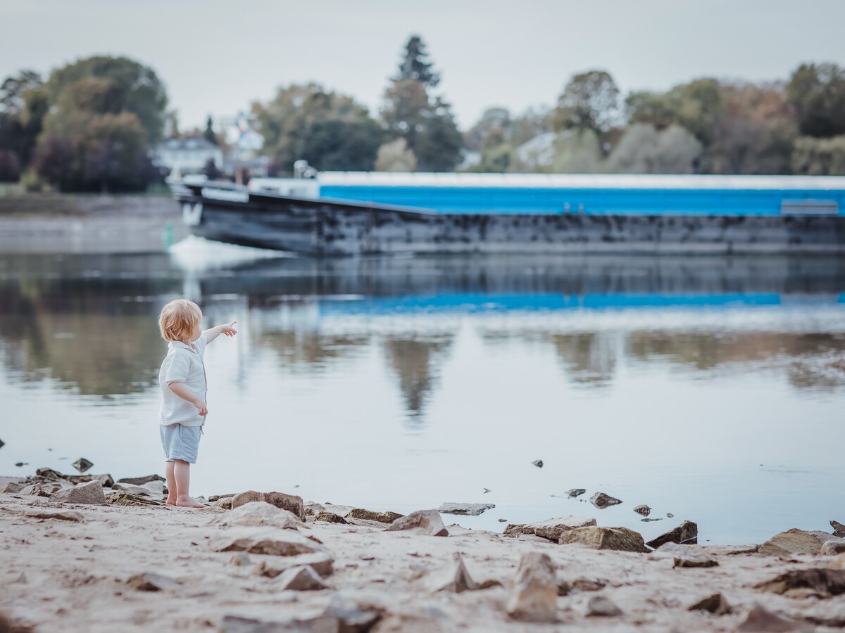 Familienfotos am Wasser – Kleine Abenteuer – Bild 1