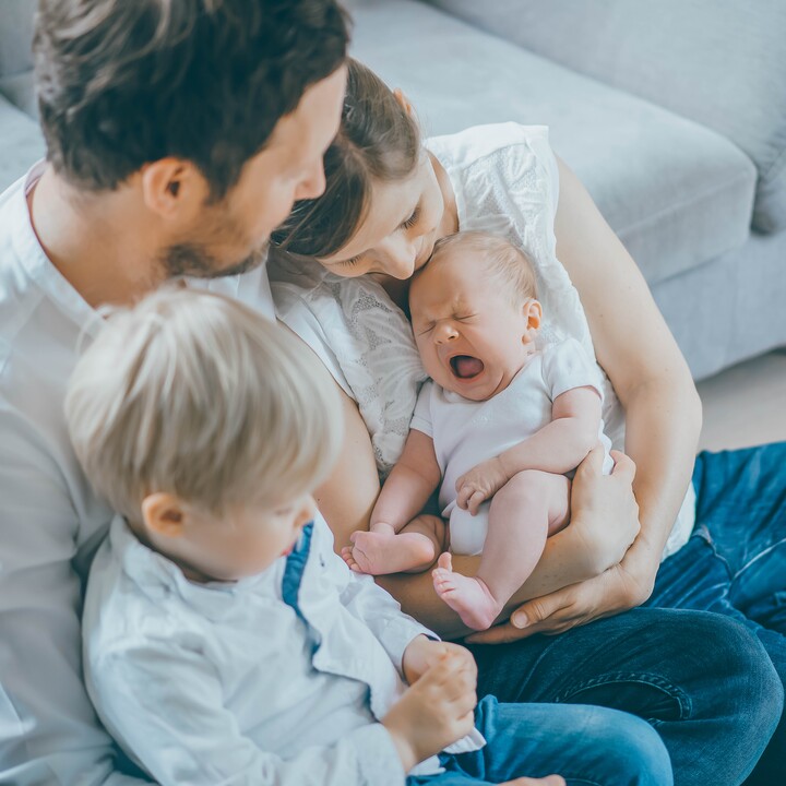 Newborn Homestory mit Geschwisterkind – Bild 1