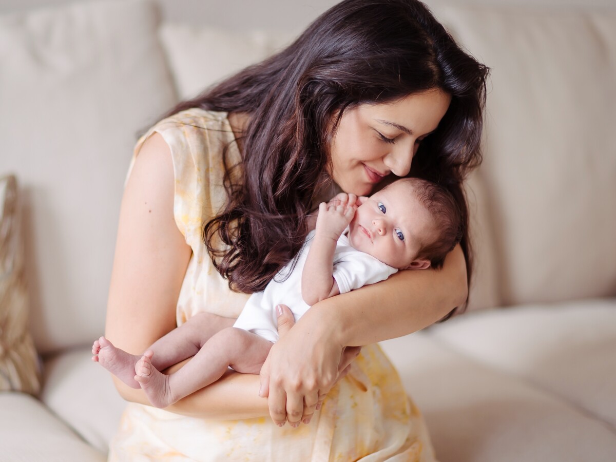 Newborn Homestory mit Hund – Bild 1