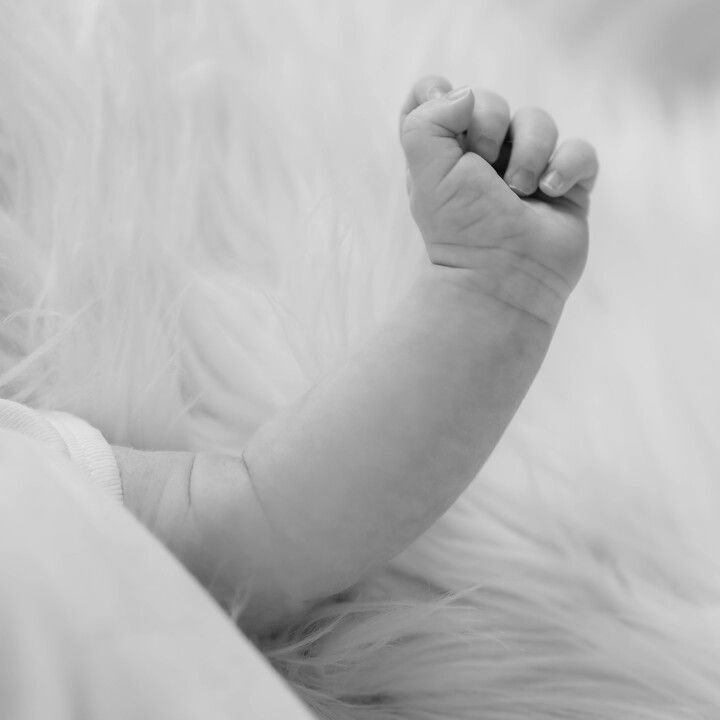 Newborn Homestory mit Geschwisterkind – Bild 2