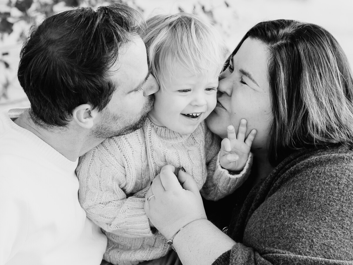 Familienfotos am Wasser – Kleine Abenteuer – Bild 1