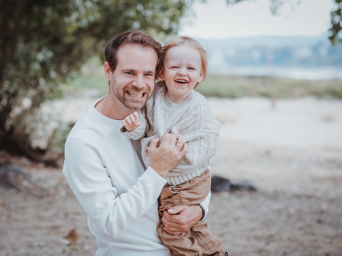 Familienfotos am Wasser – Kleine Abenteuer – Bild 1