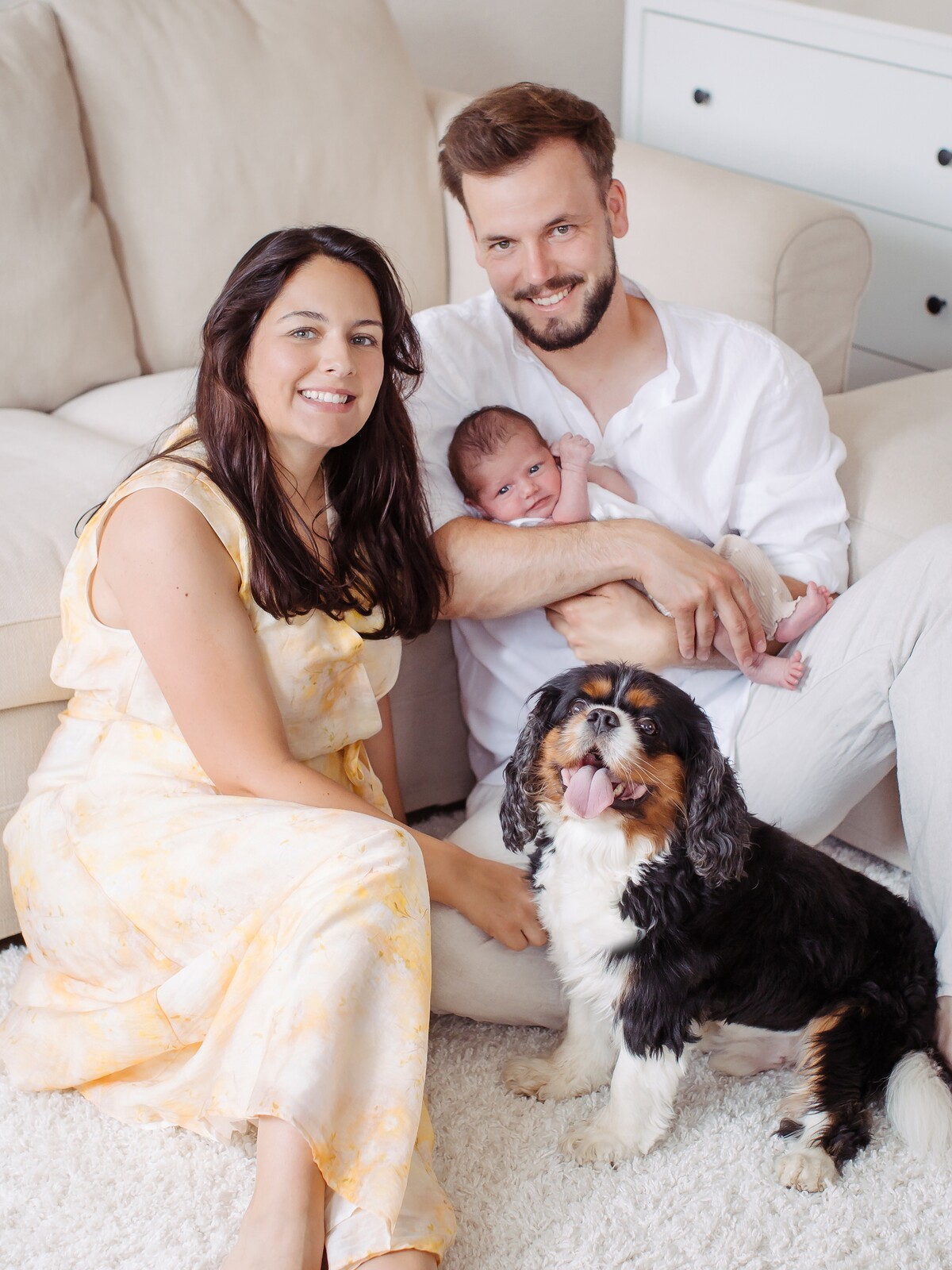 Newborn Homestory mit Hund – Bild 1