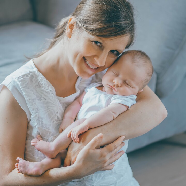 Newborn Homestory mit Geschwisterkind – Bild 2