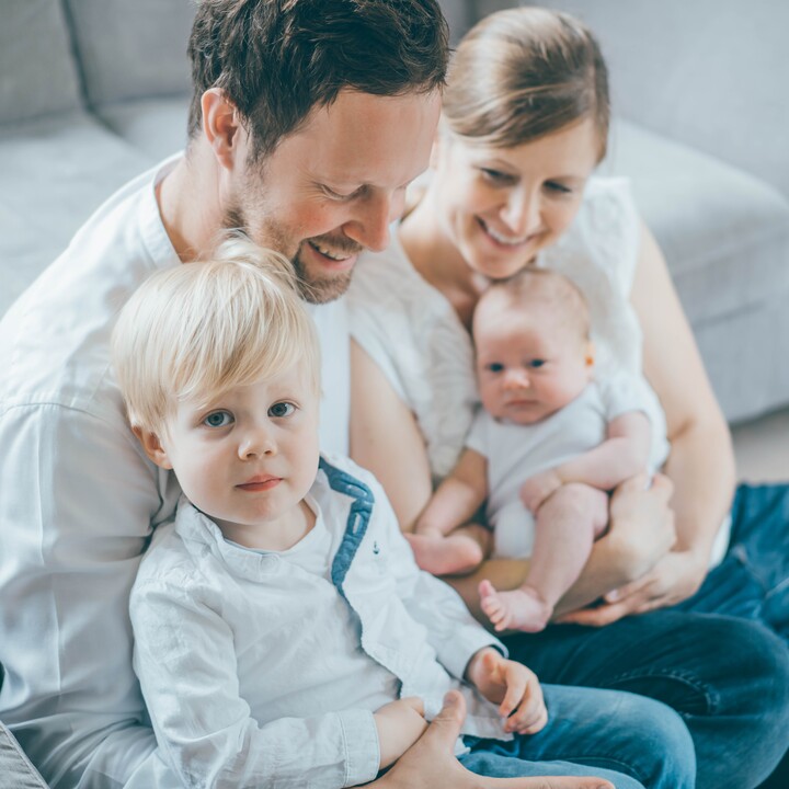 Newborn Homestory mit Geschwisterkind – Bild 2